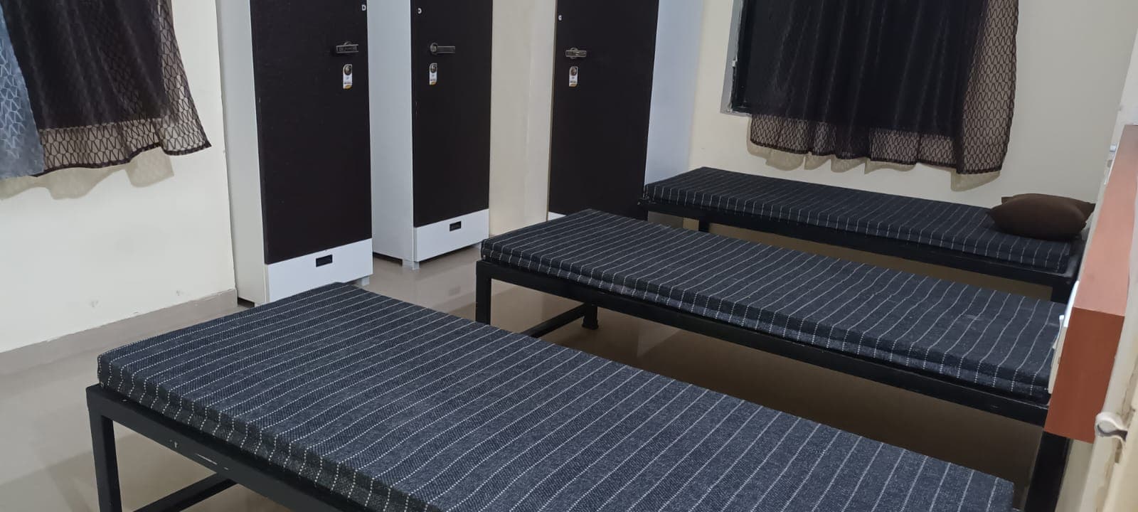 Executive Triple Room Setup - Bhati Boys PG Warje Pune