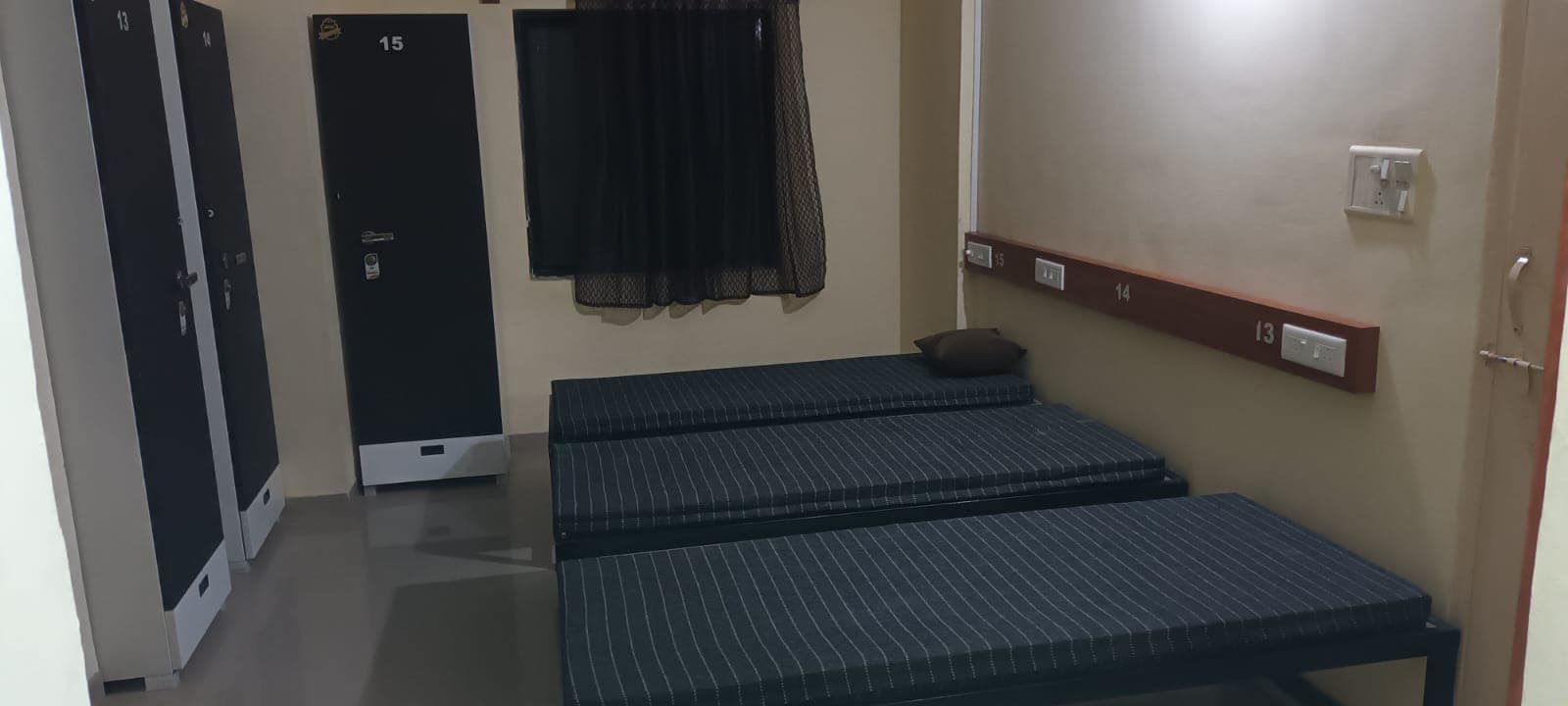 Triple Room with Personal Power Outlets - Bhati Boys PG Warje Pune